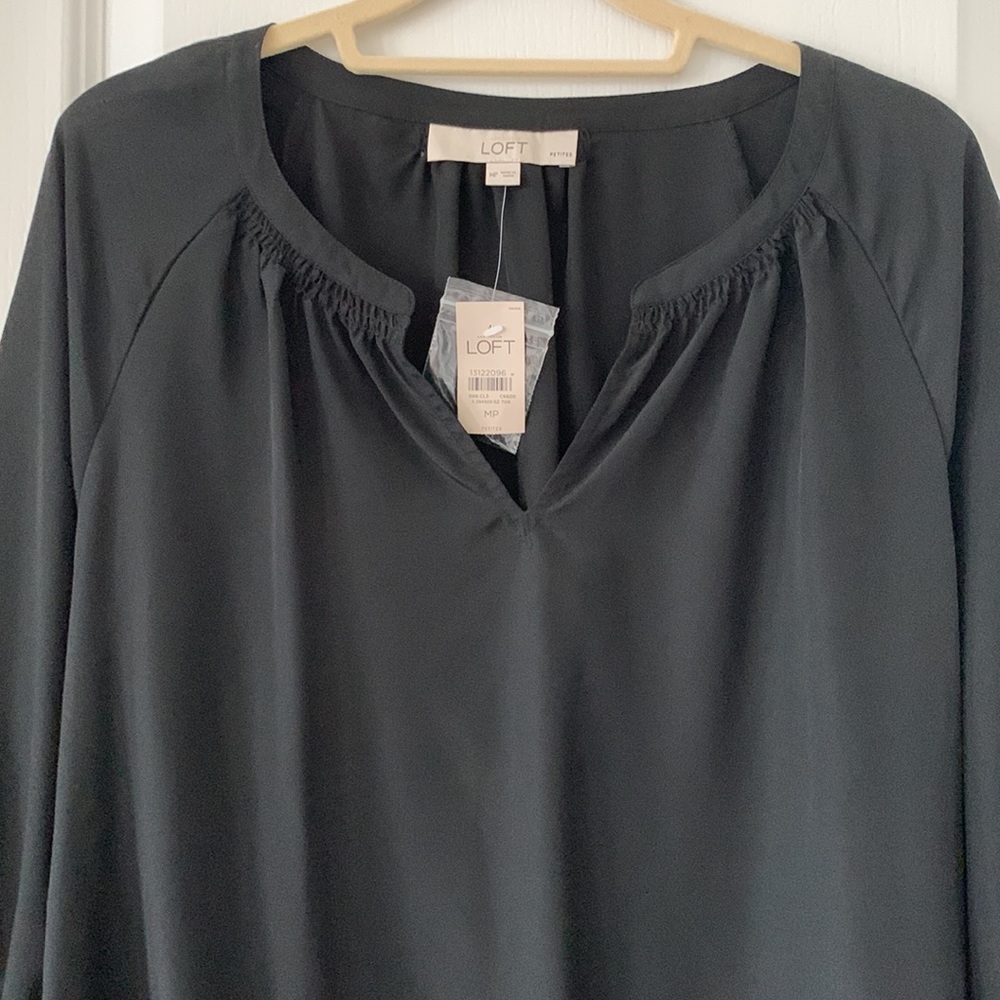 NWT LOFT Black Split Neck 3/4 Length Sleeves 100% Polyester Blouse Size MP - Picture 2 of 16